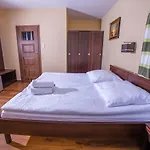Pokoje Goscinne Pod Sosnami Проживание в семье *