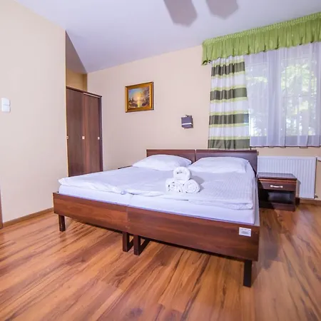 Kwatera prywatna Pokoje Gościnne Pod Sosnami *